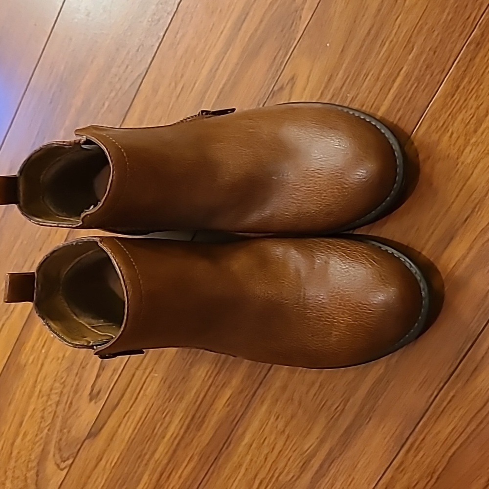 Sofft ankle boots size 6